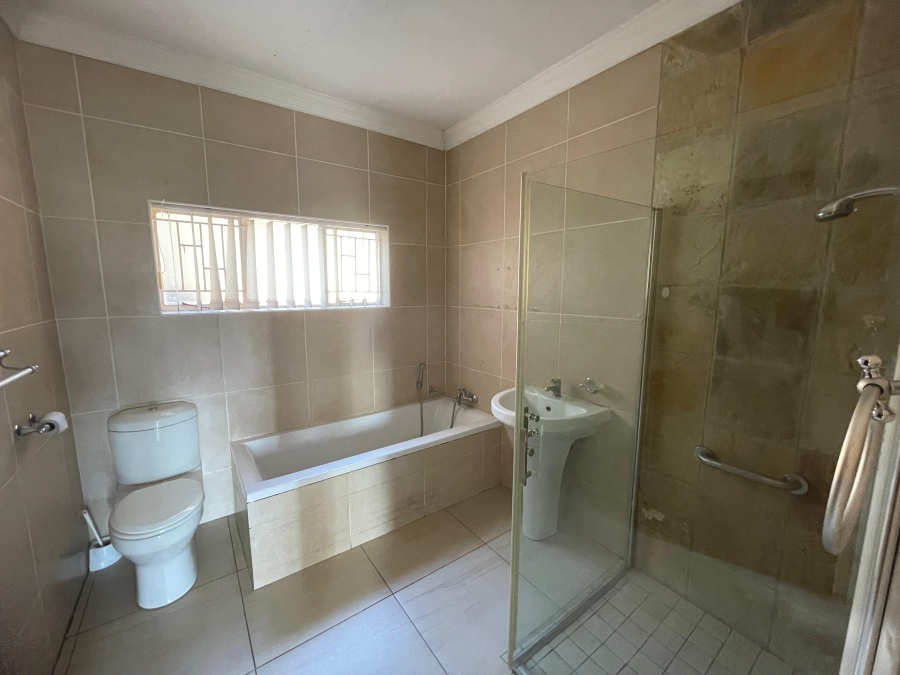6 Bedroom Property for Sale in Ifafi North West